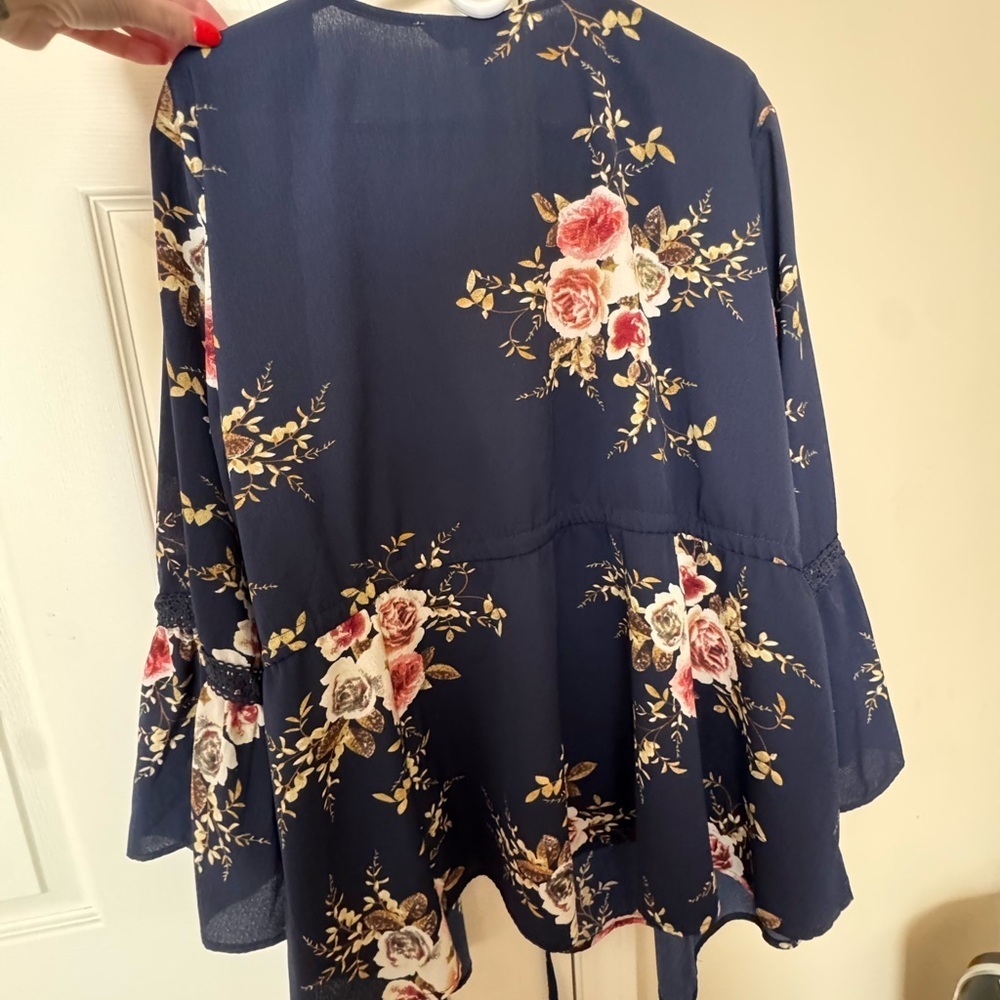 Davi & Dani Navy Floral Kimono - Picture 4 of 5